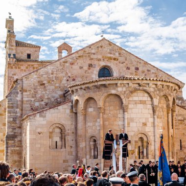 Zamora, İspanya - 25 Mart 2016: Geleneksel İspanyolca kutsal hafta (Semana Noel Baba) alay üzerinde Kutsal Cuma sokaklarda Zamora (Castilla y Leon), İspanya
