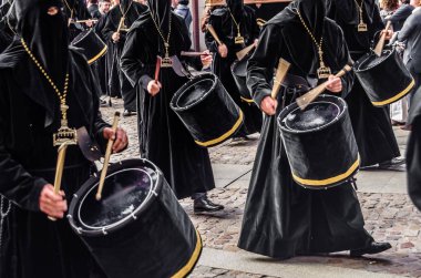 Zamora, İspanya - 25 Mart 2016: Geleneksel İspanyolca kutsal hafta (Semana Noel Baba) alay üzerinde Kutsal Cuma sokaklarda Zamora (Castilla y Leon), İspanya