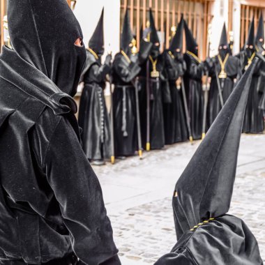 Zamora, İspanya - 25 Mart 2016: Geleneksel İspanyolca kutsal hafta (Semana Noel Baba) alay üzerinde Kutsal Cuma sokaklarda Zamora (Castilla y Leon), İspanya