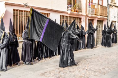 Zamora, İspanya - 25 Mart 2016: Geleneksel İspanyolca kutsal hafta (Semana Noel Baba) alay üzerinde Kutsal Cuma sokaklarda Zamora (Castilla y Leon), İspanya