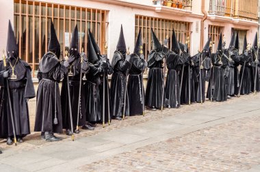 Zamora, İspanya - 25 Mart 2016: Geleneksel İspanyolca kutsal hafta (Semana Noel Baba) alay üzerinde Kutsal Cuma sokaklarda Zamora (Castilla y Leon), İspanya