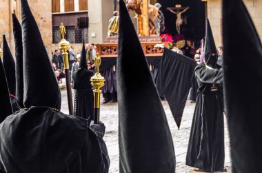 Zamora, İspanya - 25 Mart 2016: Geleneksel İspanyolca kutsal hafta (Semana Noel Baba) alay üzerinde Kutsal Cuma sokaklarda Zamora (Castilla y Leon), İspanya