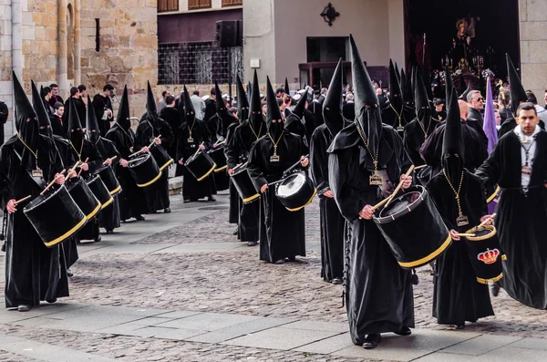 Zamora, İspanya - 25 Mart 2016: Geleneksel İspanyolca kutsal hafta (Semana Noel Baba) alay üzerinde Kutsal Cuma sokaklarda Zamora (Castilla y Leon), İspanya