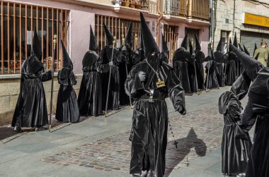 Zamora, İspanya - 25 Mart 2016: Geleneksel İspanyolca kutsal hafta (Semana Noel Baba) alay üzerinde Kutsal Cuma sokaklarda Zamora (Castilla y Leon), İspanya