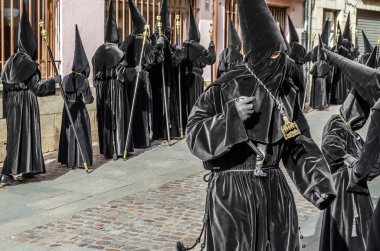 Zamora, İspanya - 25 Mart 2016: Geleneksel İspanyolca kutsal hafta (Semana Noel Baba) alay üzerinde Kutsal Cuma sokaklarda Zamora (Castilla y Leon), İspanya