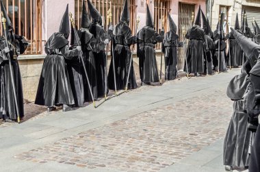 Zamora, İspanya - 25 Mart 2016: Geleneksel İspanyolca kutsal hafta (Semana Noel Baba) alay üzerinde Kutsal Cuma sokaklarda Zamora (Castilla y Leon), İspanya