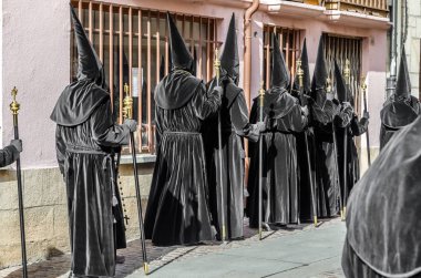 Zamora, İspanya - 25 Mart 2016: Geleneksel İspanyolca kutsal hafta (Semana Noel Baba) alay üzerinde Kutsal Cuma sokaklarda Zamora (Castilla y Leon), İspanya