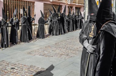 Zamora, İspanya - 25 Mart 2016: Geleneksel İspanyolca kutsal hafta (Semana Noel Baba) alay üzerinde Kutsal Cuma sokaklarda Zamora (Castilla y Leon), İspanya