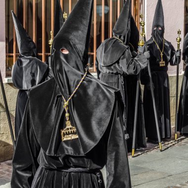 Zamora, İspanya - 25 Mart 2016: Geleneksel İspanyolca kutsal hafta (Semana Noel Baba) alay üzerinde Kutsal Cuma sokaklarda Zamora (Castilla y Leon), İspanya