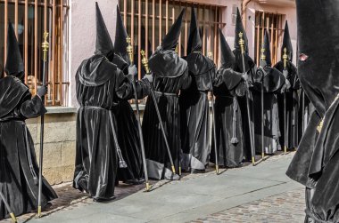 Zamora, İspanya - 25 Mart 2016: Geleneksel İspanyolca kutsal hafta (Semana Noel Baba) alay üzerinde Kutsal Cuma sokaklarda Zamora (Castilla y Leon), İspanya