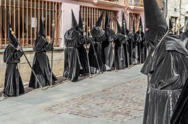 Zamora, İspanya - 25 Mart 2016: Geleneksel İspanyolca kutsal hafta (Semana Noel Baba) alay üzerinde Kutsal Cuma sokaklarda Zamora (Castilla y Leon), İspanya