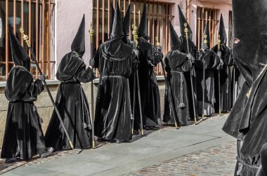 Zamora, İspanya - 25 Mart 2016: Geleneksel İspanyolca kutsal hafta (Semana Noel Baba) alay üzerinde Kutsal Cuma sokaklarda Zamora (Castilla y Leon), İspanya