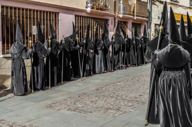 Zamora, İspanya - 25 Mart 2016: Geleneksel İspanyolca kutsal hafta (Semana Noel Baba) alay üzerinde Kutsal Cuma sokaklarda Zamora (Castilla y Leon), İspanya