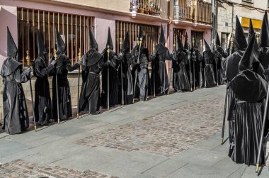 Zamora, İspanya - 25 Mart 2016: Geleneksel İspanyolca kutsal hafta (Semana Noel Baba) alay üzerinde Kutsal Cuma sokaklarda Zamora (Castilla y Leon), İspanya