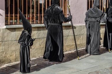 Zamora, İspanya - 25 Mart 2016: Geleneksel İspanyolca kutsal hafta (Semana Noel Baba) alay üzerinde Kutsal Cuma sokaklarda Zamora (Castilla y Leon), İspanya