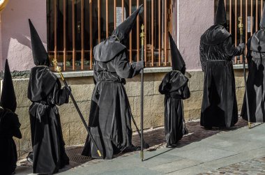 Zamora, İspanya - 25 Mart 2016: Geleneksel İspanyolca kutsal hafta (Semana Noel Baba) alay üzerinde Kutsal Cuma sokaklarda Zamora (Castilla y Leon), İspanya