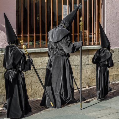 Zamora, İspanya - 25 Mart 2016: Geleneksel İspanyolca kutsal hafta (Semana Noel Baba) alay üzerinde Kutsal Cuma sokaklarda Zamora (Castilla y Leon), İspanya