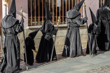 Zamora, İspanya - 25 Mart 2016: Geleneksel İspanyolca kutsal hafta (Semana Noel Baba) alay üzerinde Kutsal Cuma sokaklarda Zamora (Castilla y Leon), İspanya