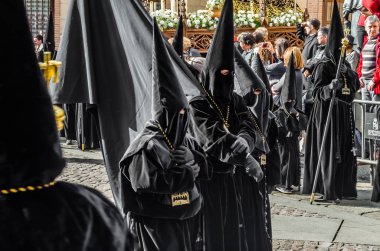 Zamora, İspanya - 25 Mart 2016: Geleneksel İspanyolca kutsal hafta (Semana Noel Baba) alay üzerinde Kutsal Cuma sokaklarda Zamora (Castilla y Leon), İspanya