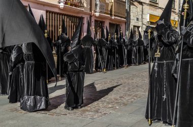 Zamora, İspanya - 25 Mart 2016: Geleneksel İspanyolca kutsal hafta (Semana Noel Baba) alay üzerinde Kutsal Cuma sokaklarda Zamora (Castilla y Leon), İspanya