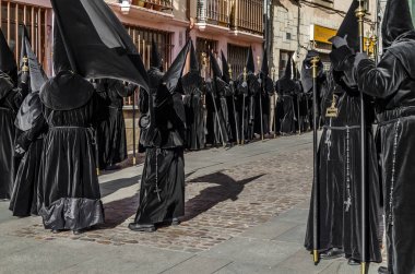 Zamora, İspanya - 25 Mart 2016: Geleneksel İspanyolca kutsal hafta (Semana Noel Baba) alay üzerinde Kutsal Cuma sokaklarda Zamora (Castilla y Leon), İspanya