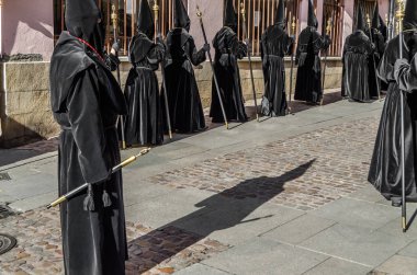 Zamora, İspanya - 25 Mart 2016: Geleneksel İspanyolca kutsal hafta (Semana Noel Baba) alay üzerinde Kutsal Cuma sokaklarda Zamora (Castilla y Leon), İspanya