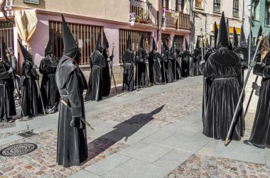 Zamora, İspanya - 25 Mart 2016: Geleneksel İspanyolca kutsal hafta (Semana Noel Baba) alay üzerinde Kutsal Cuma sokaklarda Zamora (Castilla y Leon), İspanya