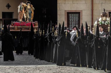 Zamora, İspanya - 25 Mart 2016: Geleneksel İspanyolca kutsal hafta (Semana Noel Baba) alay üzerinde Kutsal Cuma sokaklarda Zamora (Castilla y Leon), İspanya