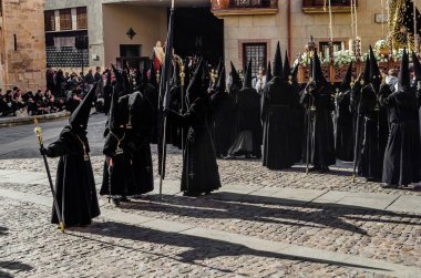 Zamora, İspanya - 25 Mart 2016: Geleneksel İspanyolca kutsal hafta (Semana Noel Baba) alay üzerinde Kutsal Cuma sokaklarda Zamora (Castilla y Leon), İspanya