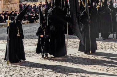 Zamora, İspanya - 25 Mart 2016: Geleneksel İspanyolca kutsal hafta (Semana Noel Baba) alay üzerinde Kutsal Cuma sokaklarda Zamora (Castilla y Leon), İspanya