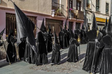 Zamora, İspanya - 25 Mart 2016: Geleneksel İspanyolca kutsal hafta (Semana Noel Baba) alay üzerinde Kutsal Cuma sokaklarda Zamora (Castilla y Leon), İspanya