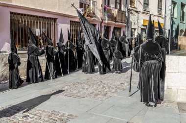 Zamora, İspanya - 25 Mart 2016: Geleneksel İspanyolca kutsal hafta (Semana Noel Baba) alay üzerinde Kutsal Cuma sokaklarda Zamora (Castilla y Leon), İspanya