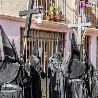 Zamora, İspanya - 25 Mart 2016: Geleneksel İspanyolca kutsal hafta (Semana Noel Baba) alay üzerinde Kutsal Cuma sokaklarda Zamora (Castilla y Leon), İspanya