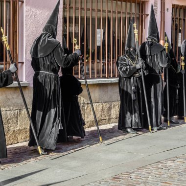 Zamora, İspanya - 25 Mart 2016: Geleneksel İspanyolca kutsal hafta (Semana Noel Baba) alay üzerinde Kutsal Cuma sokaklarda Zamora (Castilla y Leon), İspanya