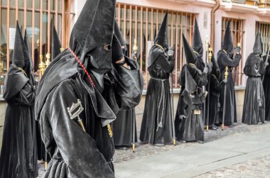 Zamora, İspanya - 25 Mart 2016: Geleneksel İspanyolca kutsal hafta (Semana Noel Baba) alay üzerinde Kutsal Cuma sokaklarda Zamora (Castilla y Leon), İspanya