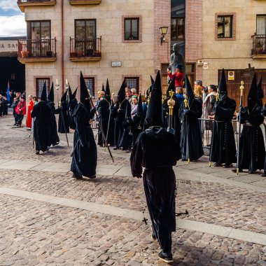 Zamora, İspanya - 25 Mart 2016: Geleneksel İspanyolca kutsal hafta (Semana Noel Baba) alay üzerinde Kutsal Cuma sokaklarda Zamora (Castilla y Leon), İspanya