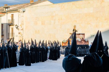 Geleneksel İspanyolca kutsal hafta alayı