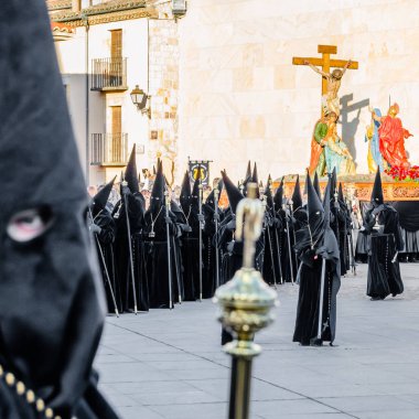 Geleneksel İspanyolca kutsal hafta alayı