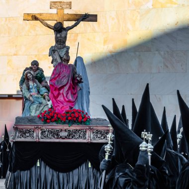 Geleneksel İspanyolca kutsal hafta alayı