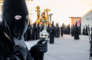 Zamora, İspanya - 25 Mart 2016: Geleneksel İspanyolca kutsal hafta (Semana Noel Baba) alay üzerinde Kutsal Cuma sokaklarda Zamora (Castilla y Leon), İspanya