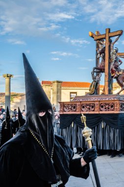 Zamora, İspanya - 25 Mart 2016: Geleneksel İspanyolca kutsal hafta (Semana Noel Baba) alay üzerinde Kutsal Cuma sokaklarda Zamora (Castilla y Leon), İspanya