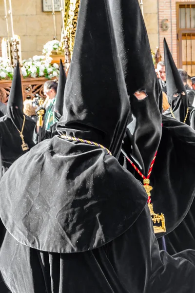 Zamora, İspanya - 25 Mart 2016: Geleneksel İspanyolca kutsal hafta (Semana Noel Baba) alay üzerinde Kutsal Cuma sokaklarda Zamora (Castilla y Leon), İspanya