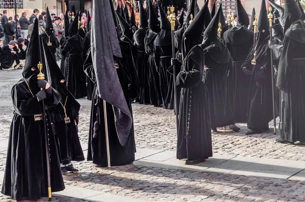 Zamora, İspanya - 25 Mart 2016: Geleneksel İspanyolca kutsal hafta (Semana Noel Baba) alay üzerinde Kutsal Cuma sokaklarda Zamora (Castilla y Leon), İspanya