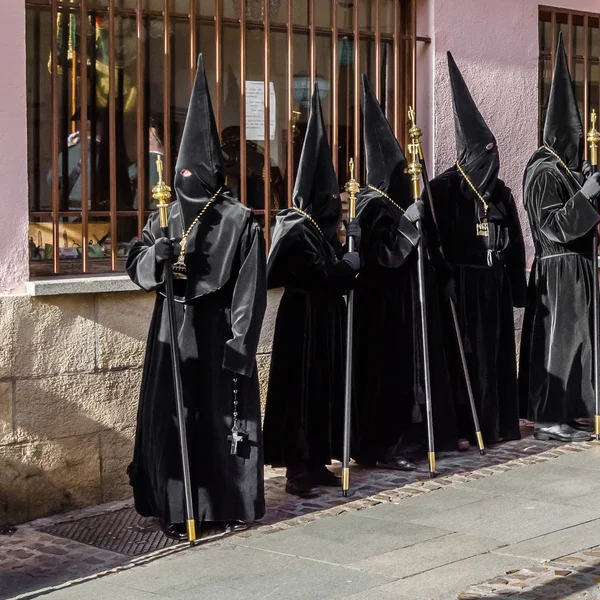 Zamora, İspanya - 25 Mart 2016: Geleneksel İspanyolca kutsal hafta (Semana Noel Baba) alay üzerinde Kutsal Cuma sokaklarda Zamora (Castilla y Leon), İspanya