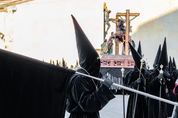 Zamora, İspanya - 25 Mart 2016: Geleneksel İspanyolca kutsal hafta (Semana Noel Baba) alay üzerinde Kutsal Cuma sokaklarda Zamora (Castilla y Leon), İspanya