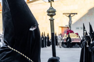 Zamora, İspanya - 25 Mart 2016: Geleneksel İspanyolca kutsal hafta (Semana Noel Baba) alay üzerinde Kutsal Cuma sokaklarda Zamora (Castilla y Leon), İspanya