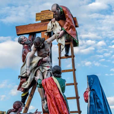 Zamora, İspanya - 25 Mart 2016: Geleneksel İspanyolca kutsal hafta (Semana Noel Baba) alay üzerinde Kutsal Cuma sokaklarda Zamora (Castilla y Leon), İspanya