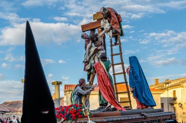 Zamora, İspanya - 25 Mart 2016: Geleneksel İspanyolca kutsal hafta (Semana Noel Baba) alay üzerinde Kutsal Cuma sokaklarda Zamora (Castilla y Leon), İspanya