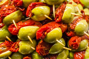 Tipik İspanyol zeytin tapas barda