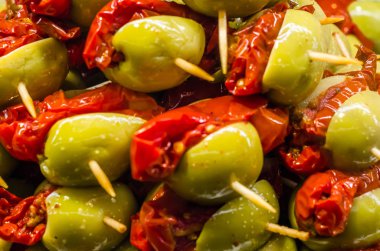 Tipik İspanyol zeytin tapas barda